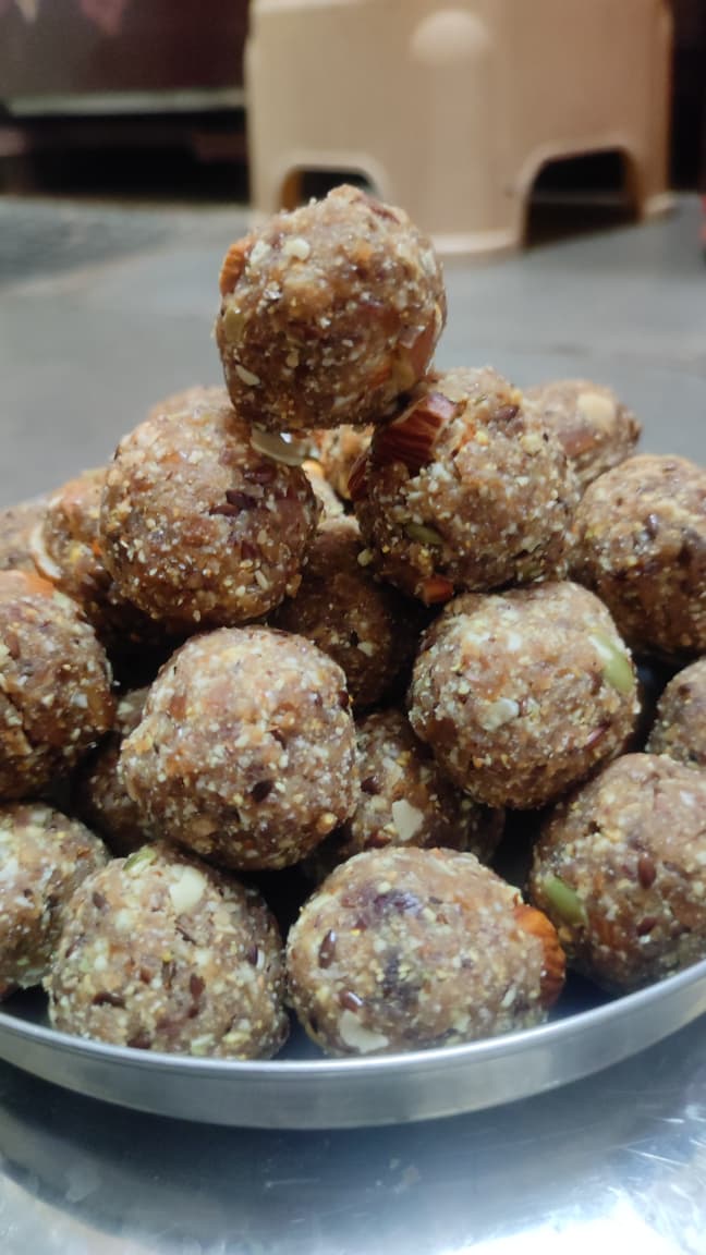 Gond Katira Ladoo